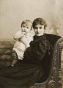 Мирра Лохвицкая с сыном Евгением